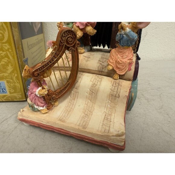 Classic Treasures Musical Animated Accordion & Mouse Sculpture. - Picture 2 of 6